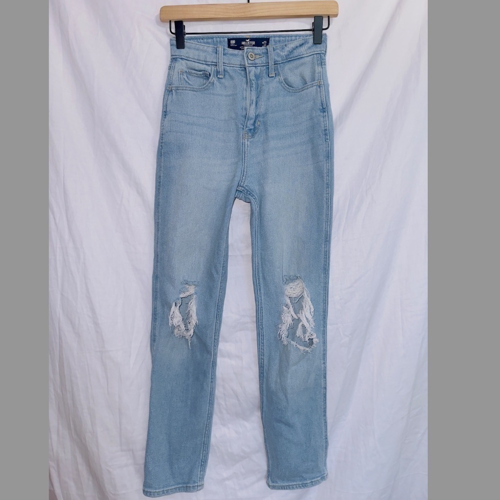 Hollister Vintage Stretch Light Wash Denim Ultra High Rise Mom Jean size 000/23